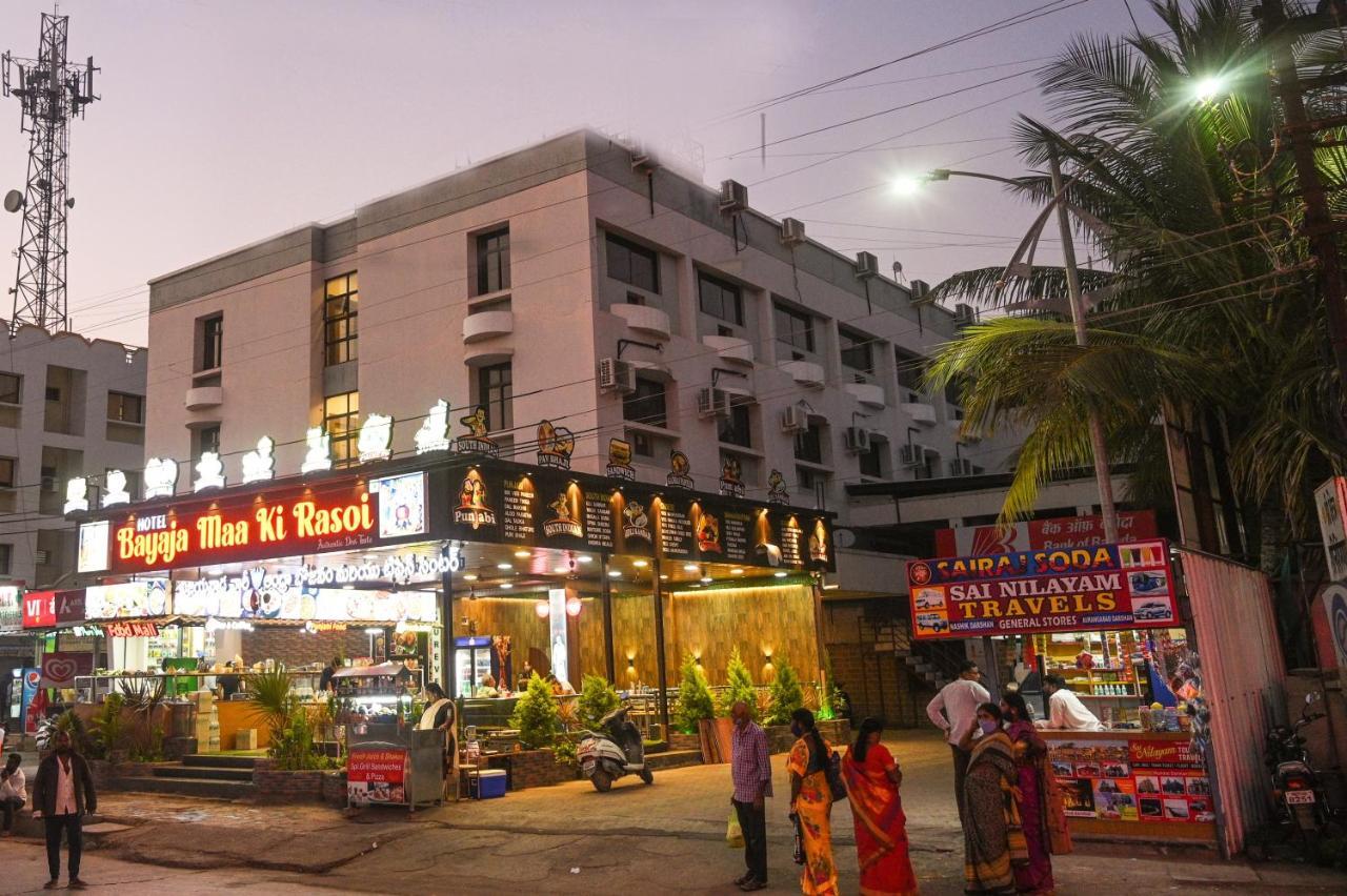 Saish Hotel Shirdi Esterno foto