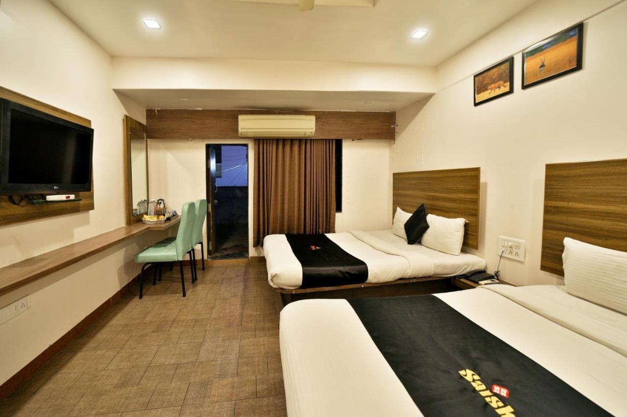 Saish Hotel Shirdi Esterno foto
