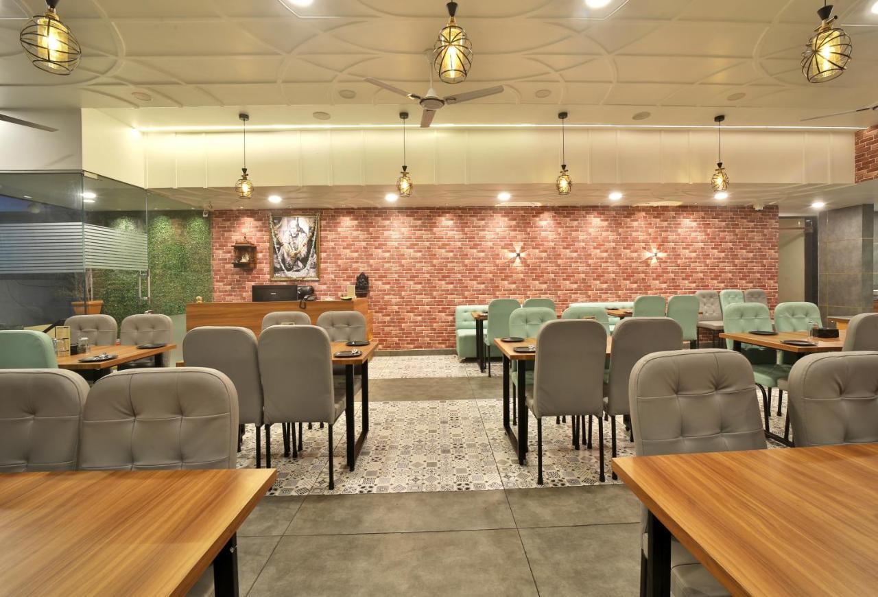Saish Hotel Shirdi Esterno foto