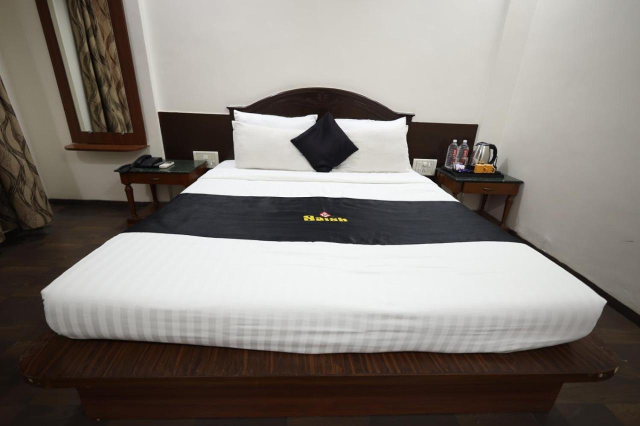Saish Hotel Shirdi Esterno foto