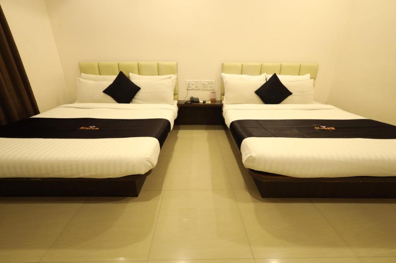Saish Hotel Shirdi Esterno foto