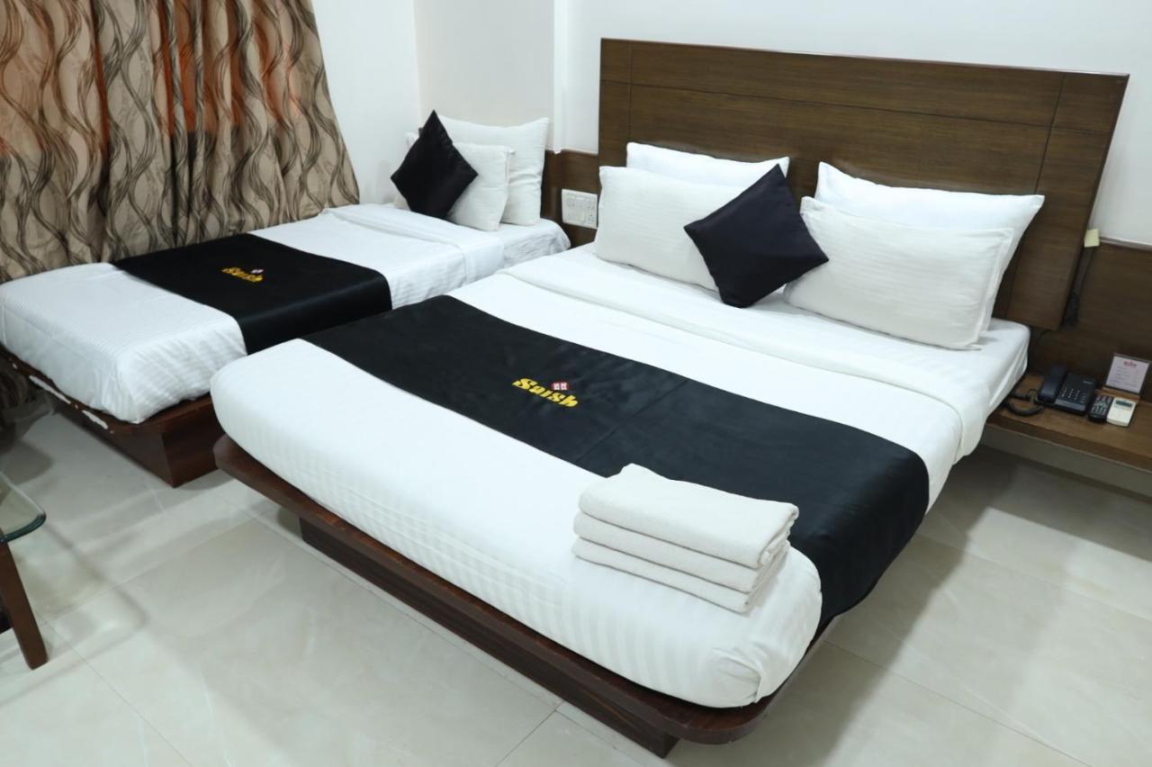 Saish Hotel Shirdi Esterno foto