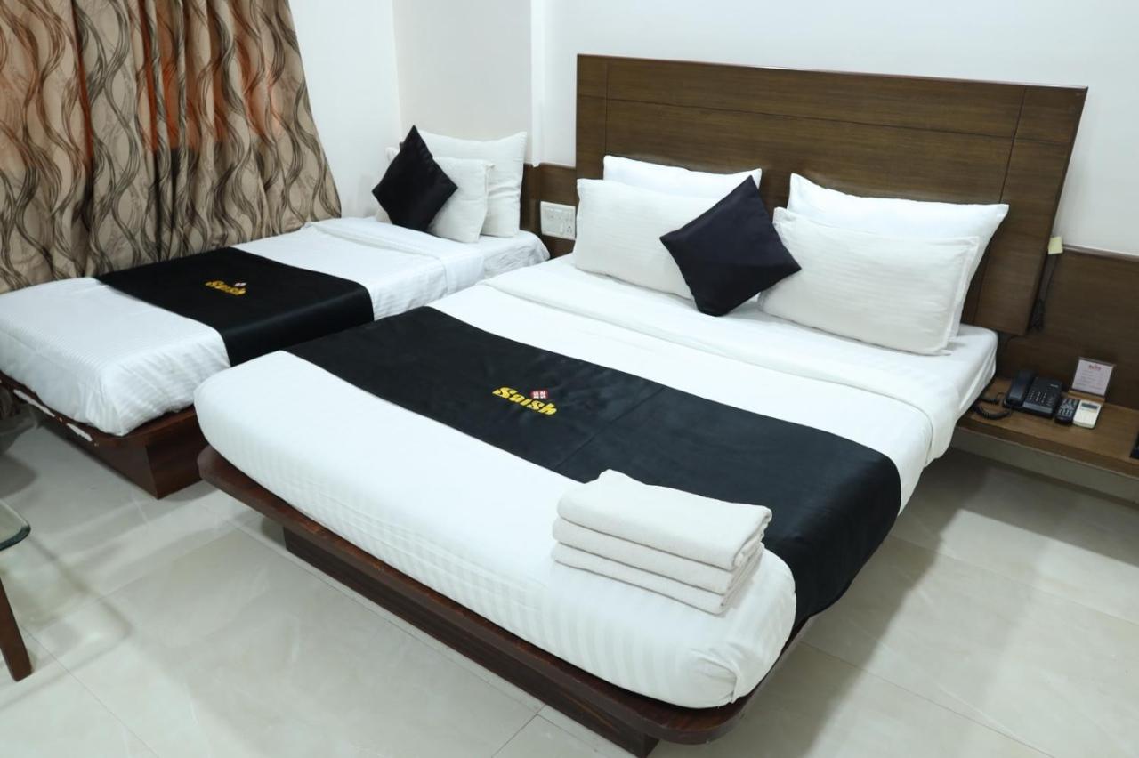 Saish Hotel Shirdi Esterno foto