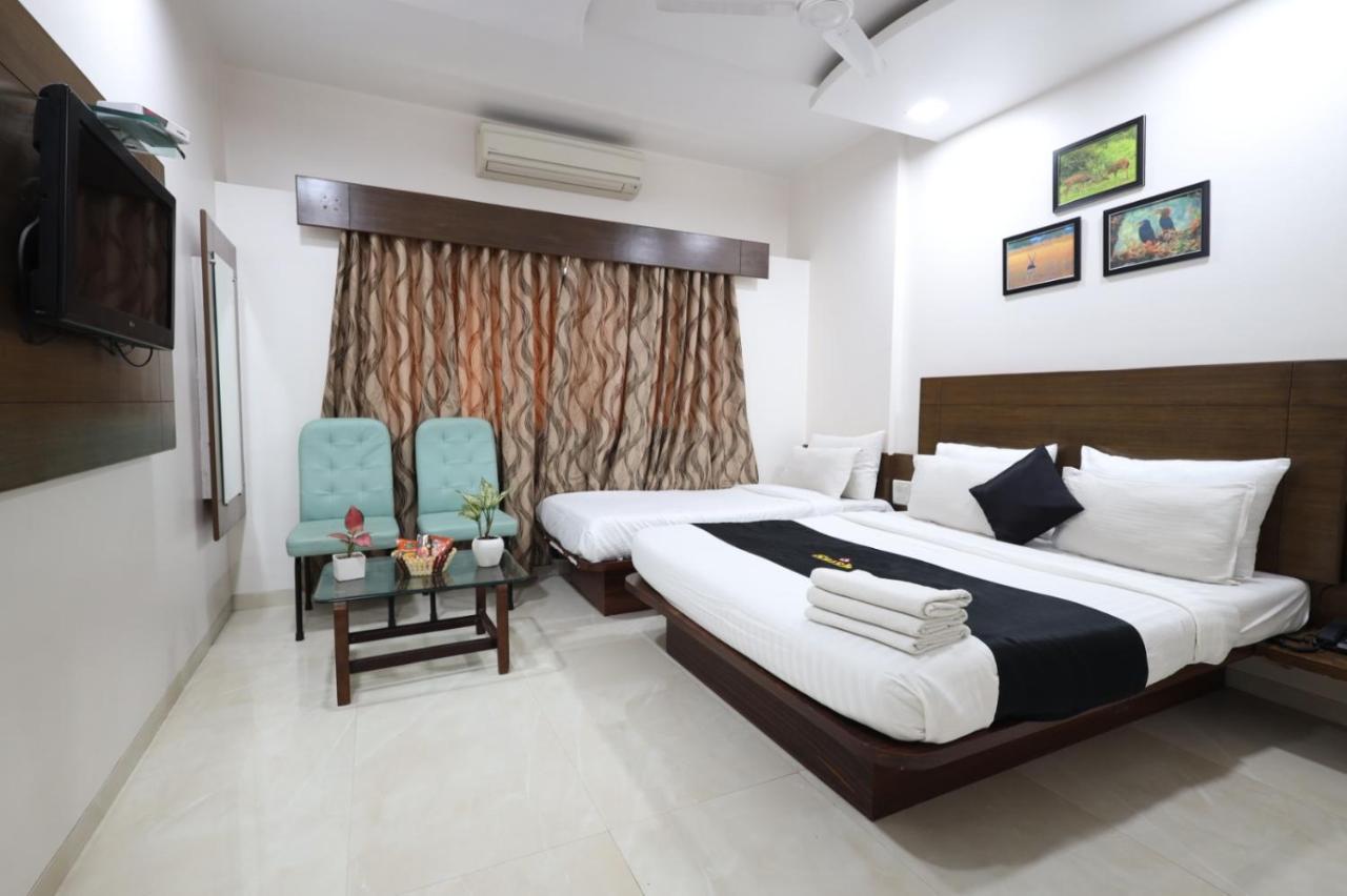 Saish Hotel Shirdi Esterno foto