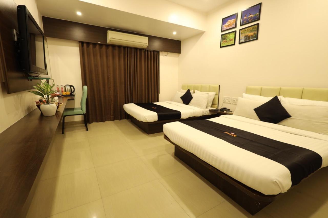 Saish Hotel Shirdi Esterno foto