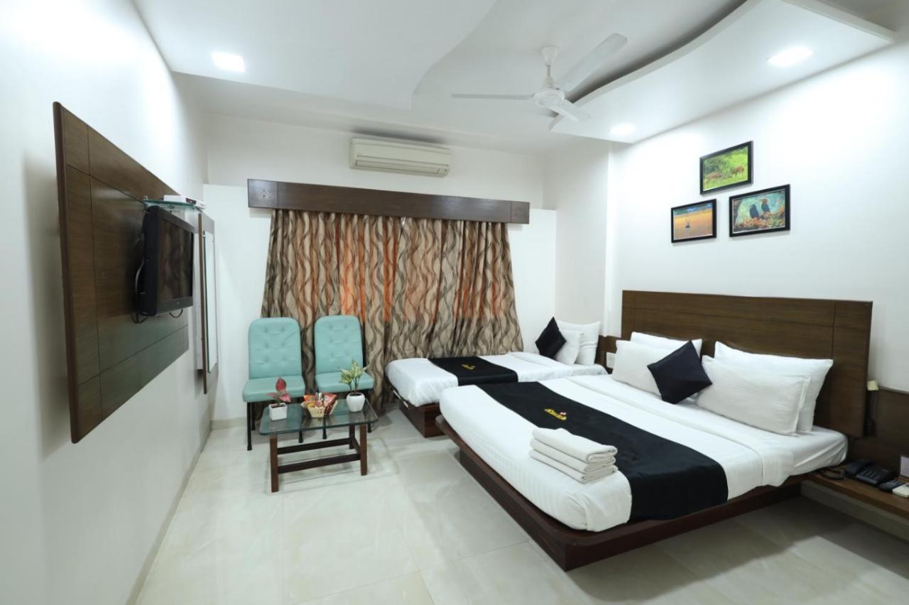 Saish Hotel Shirdi Esterno foto