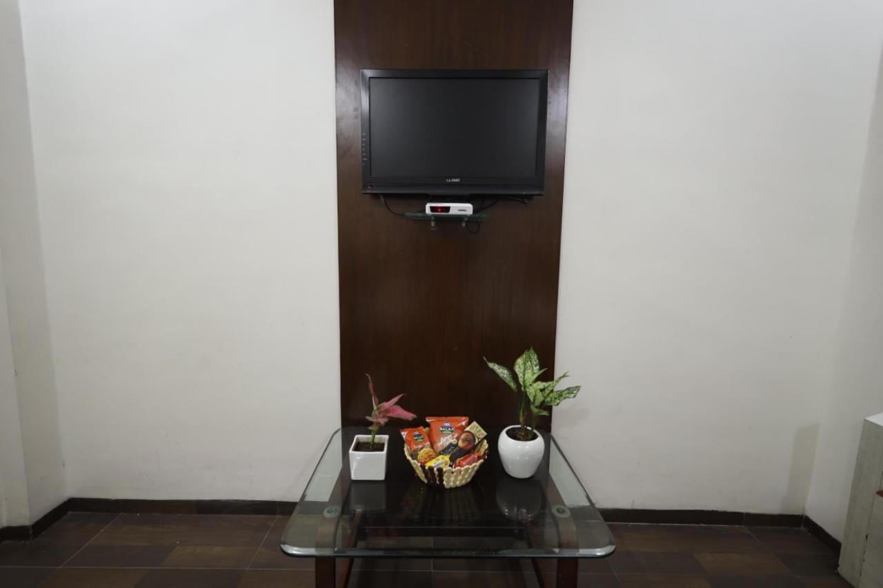 Saish Hotel Shirdi Esterno foto