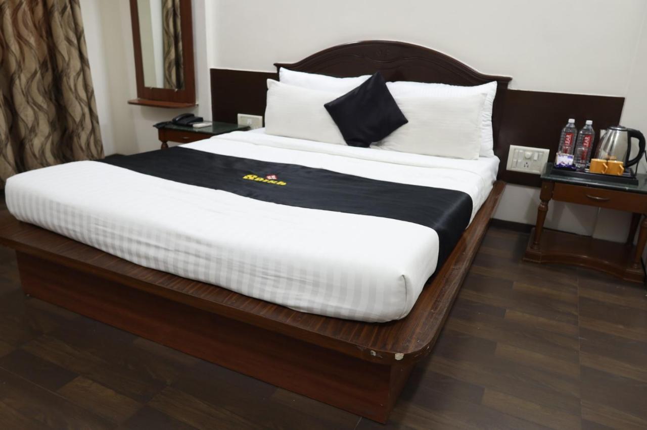 Saish Hotel Shirdi Esterno foto