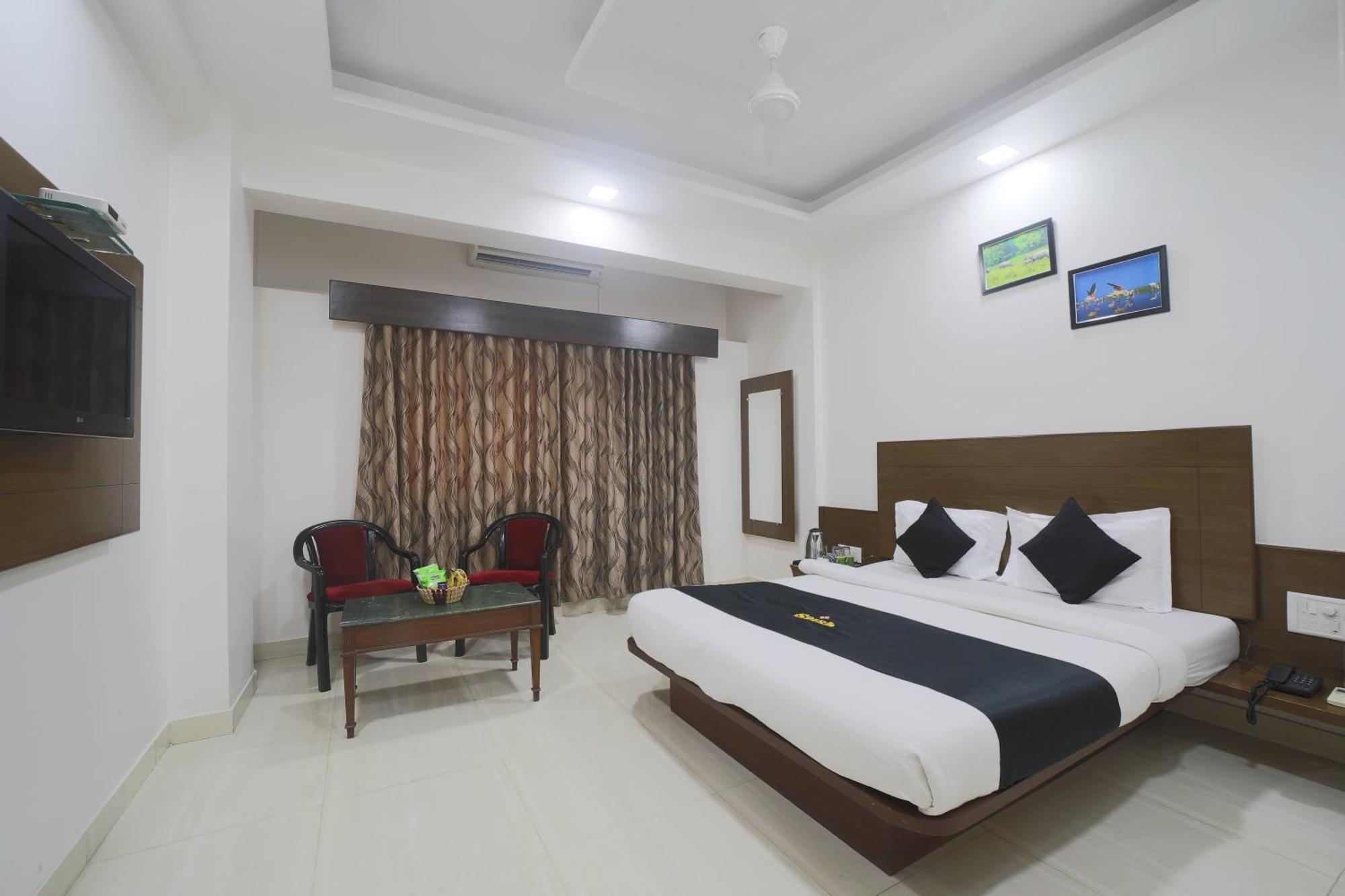 Saish Hotel Shirdi Esterno foto
