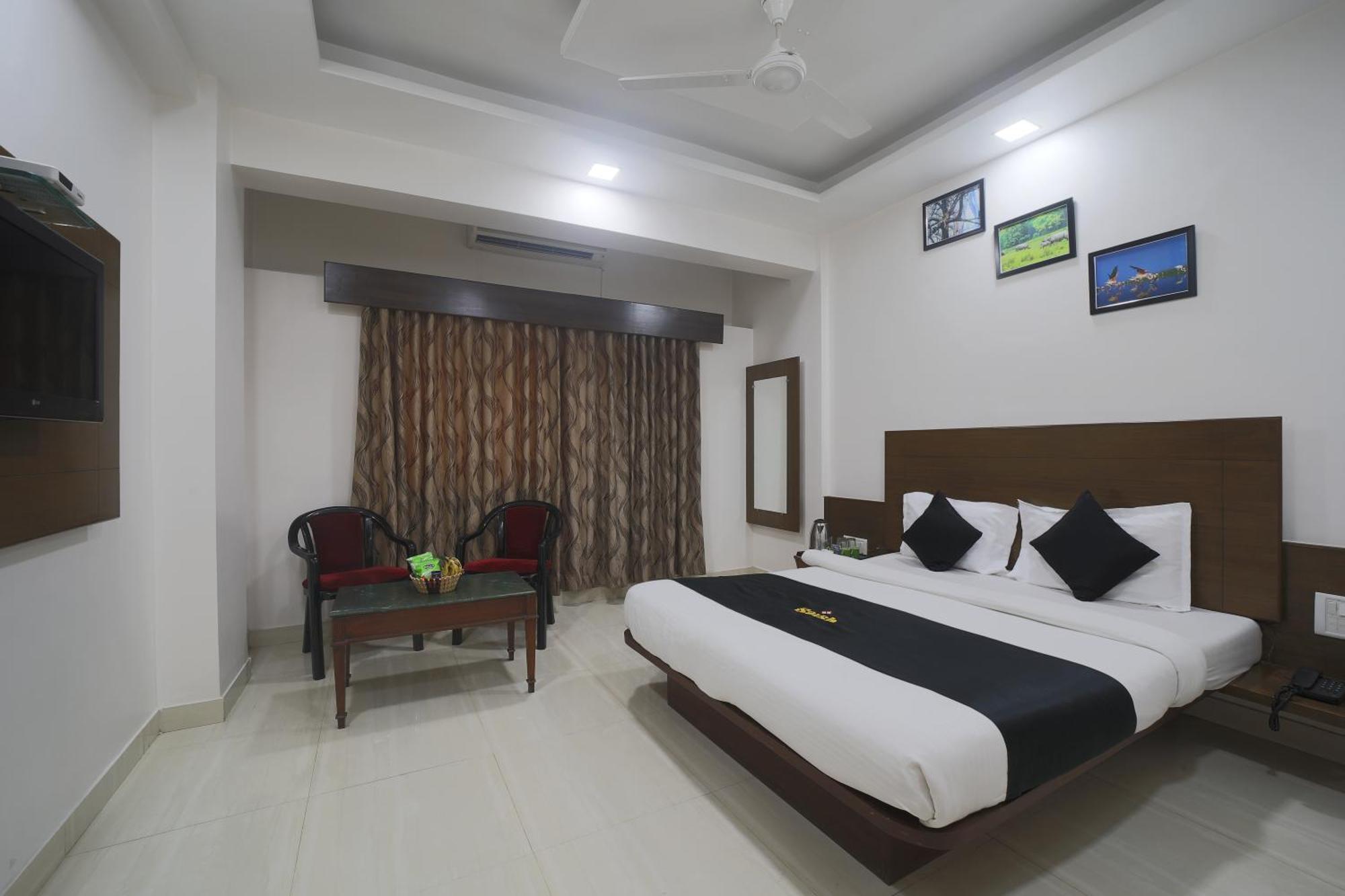 Saish Hotel Shirdi Esterno foto