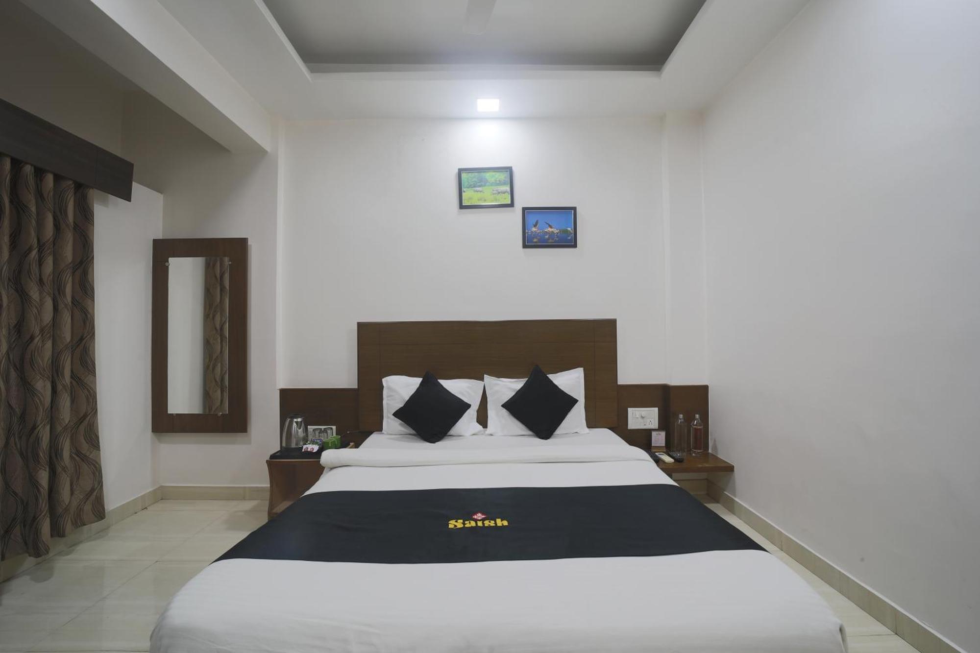 Saish Hotel Shirdi Esterno foto