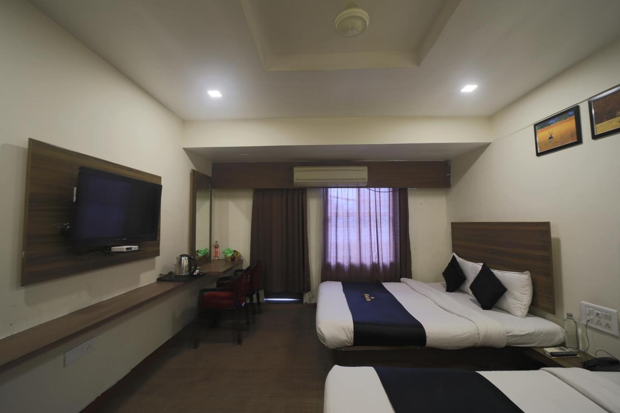 Saish Hotel Shirdi Esterno foto