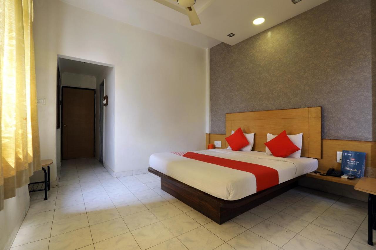 Saish Hotel Shirdi Esterno foto