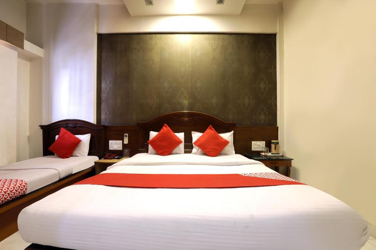 Saish Hotel Shirdi Esterno foto