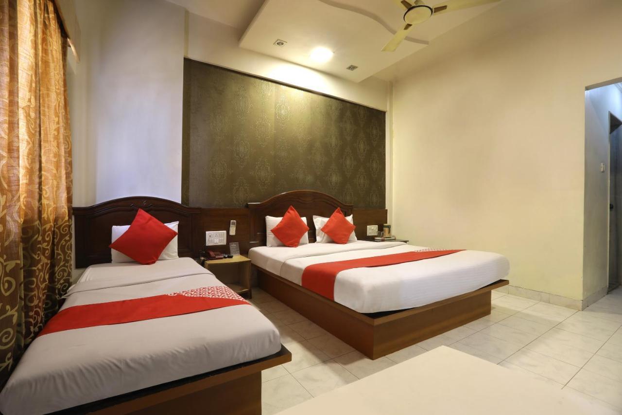 Saish Hotel Shirdi Esterno foto