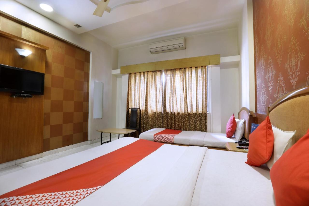 Saish Hotel Shirdi Esterno foto