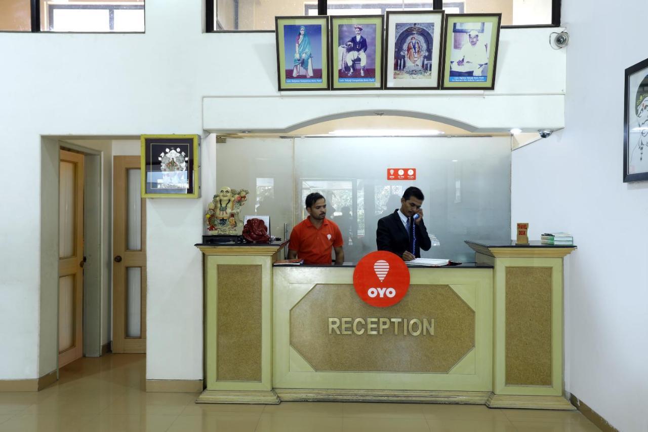 Saish Hotel Shirdi Esterno foto